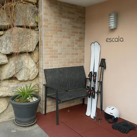 Escala - Family Fully