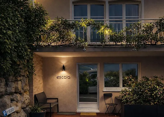 Escala - Family Fully